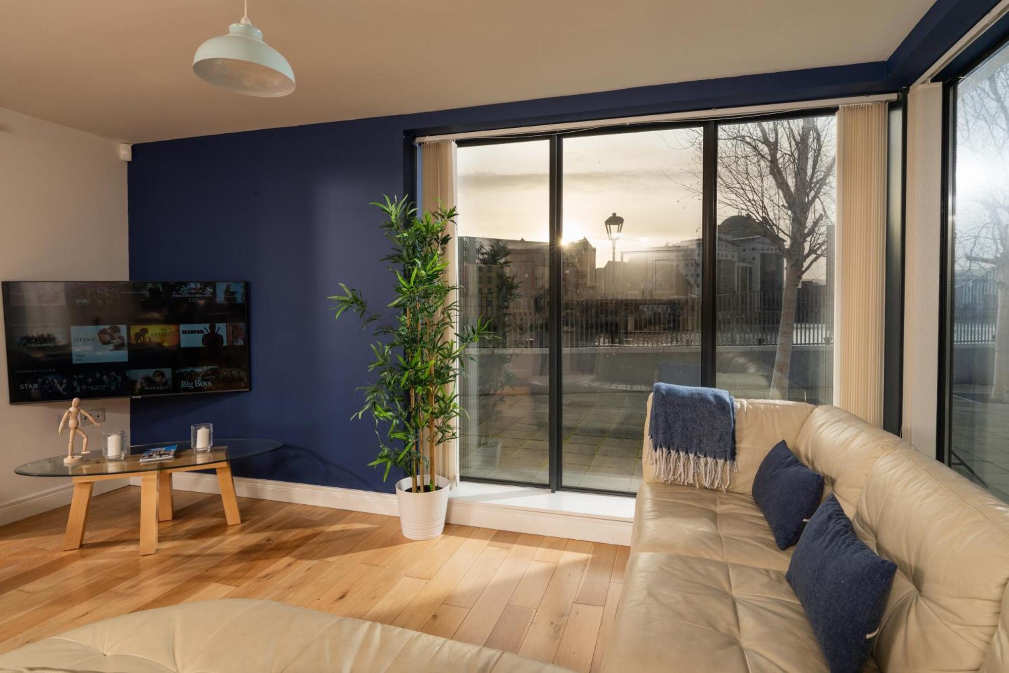 River Side Apartment, City Centre - Beautiful View And Free Parking! Белфаст Экстерьер фото