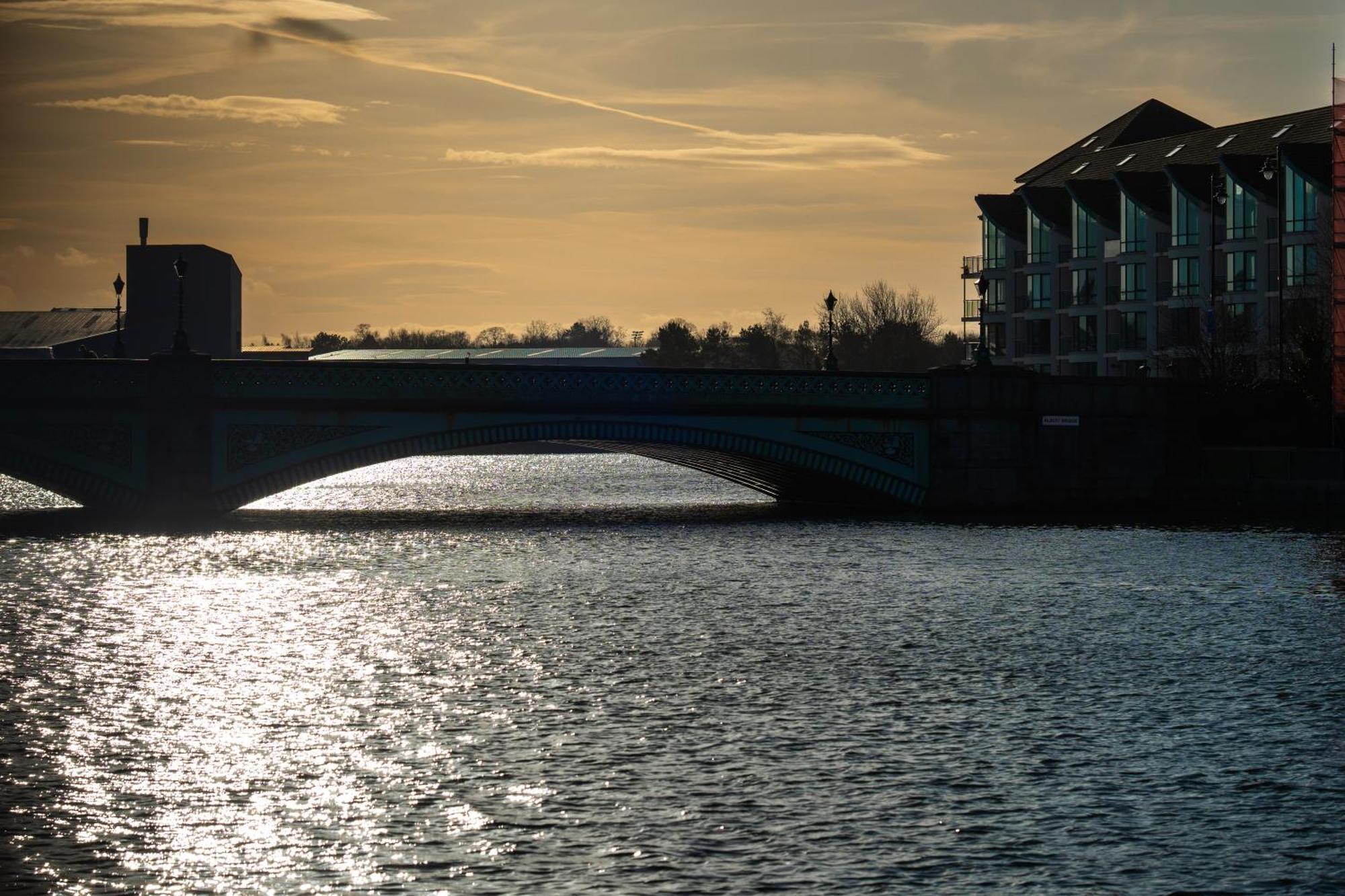 River Side Apartment, City Centre - Beautiful View And Free Parking! Белфаст Экстерьер фото